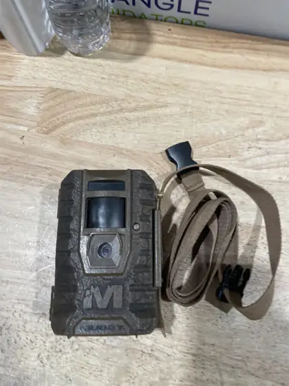 Muddy cell trail camera — Photo 3