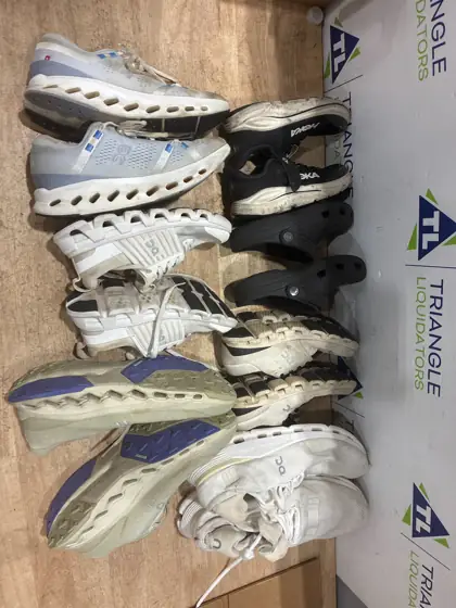 Assorted shoes lot box — Photo 1