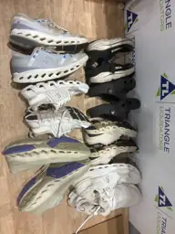 Assorted shoes lot box — Photo 1