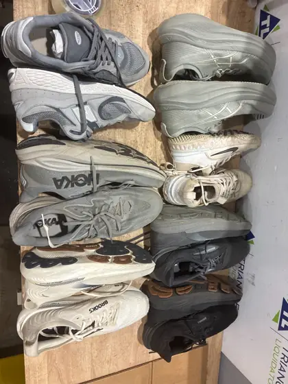 Assorted shoes lot box — Photo 1