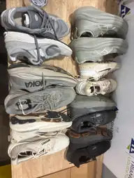 Assorted shoes lot box — Photo 1