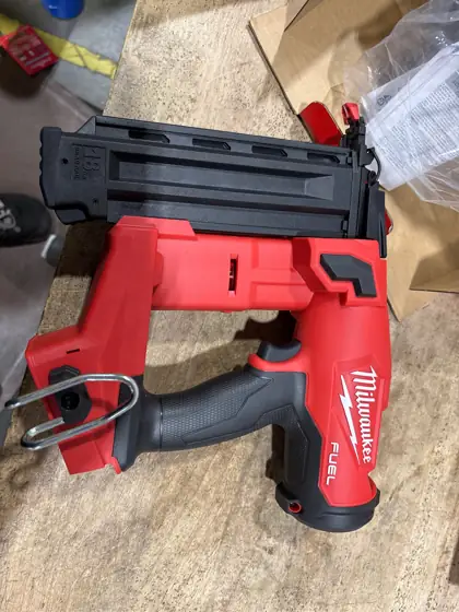 Milwaukee M18 FUEL 18 Ga.… — Photo 4