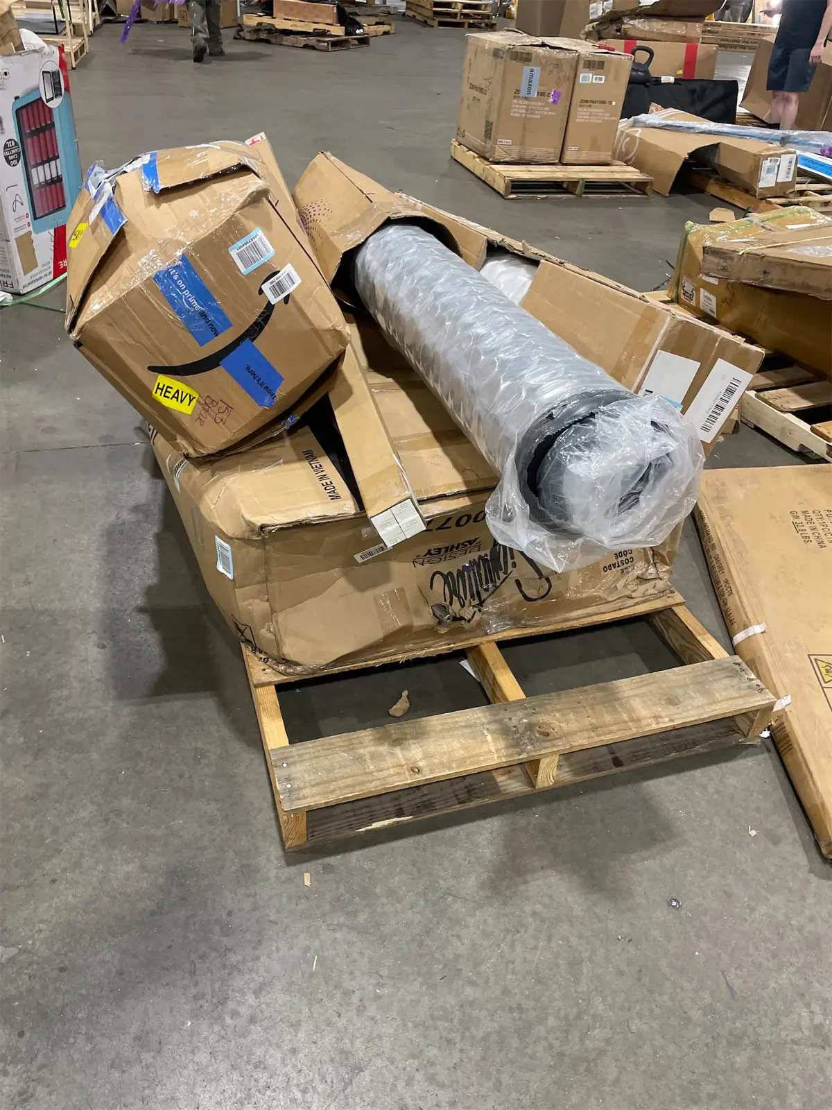 Amazon miscellaneous — Photo 1