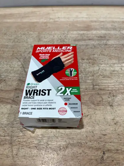 Mueller Sports Medicine Green Fitted… — Photo 3