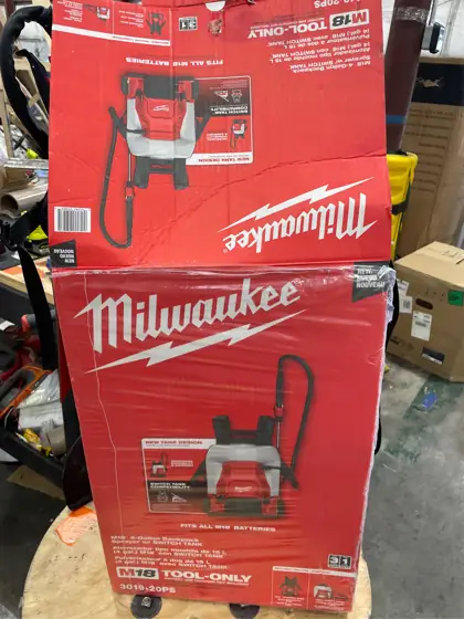 Milwaukee Tool M18 4 gal… — Photo 2