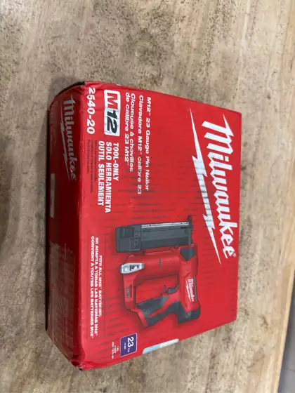 Milwaukee M12 23 Ga. Finishing… — Photo 3