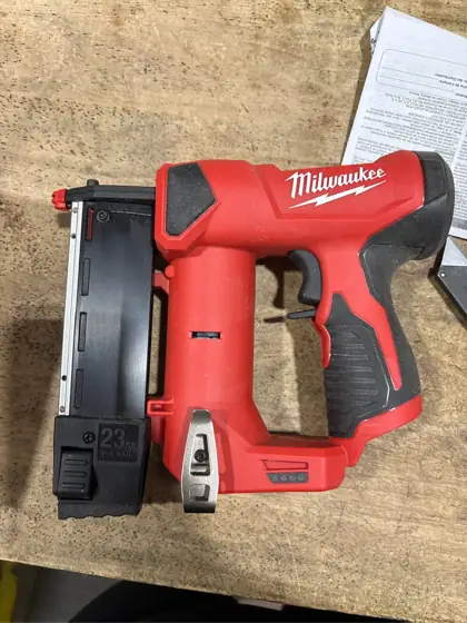 Milwaukee M12 23 Ga. Finishing… — Photo 4