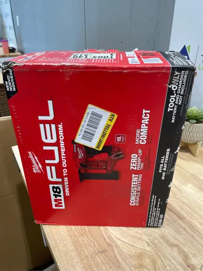 Milwaukee M18 FUEL 18 Ga.… — Photo 3