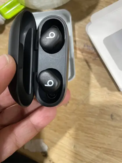 Beats Solo Buds - Wireless… — Photo 4