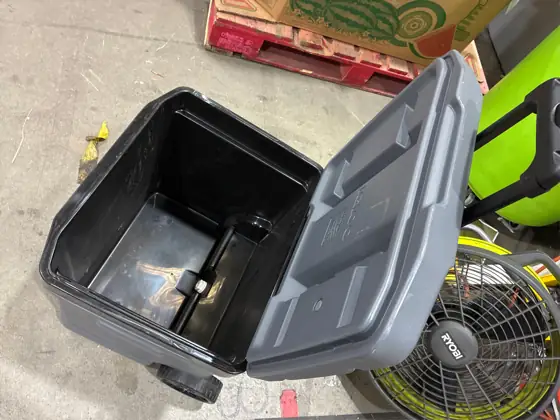 IGLOO Cool 60 qt. Roller… — Photo 3