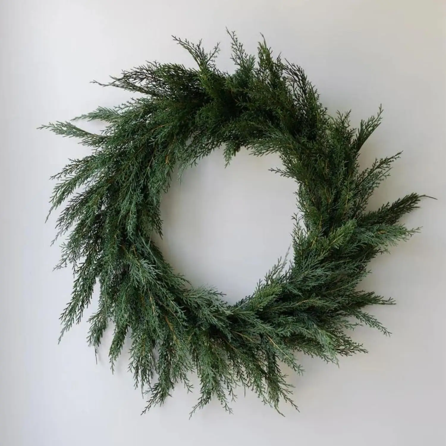 CG Hunter Cedar Christmas Wreath,… — Photo 1