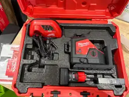 Milwaukee M12 3 beam Self… — Photo 4
