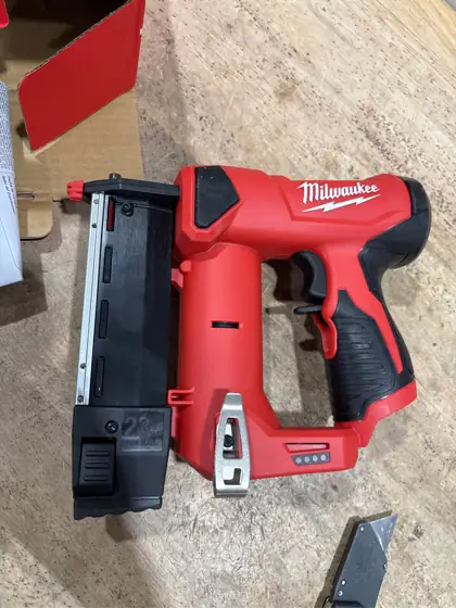 Milwaukee M12 23 Ga. Finishing… — Photo 4