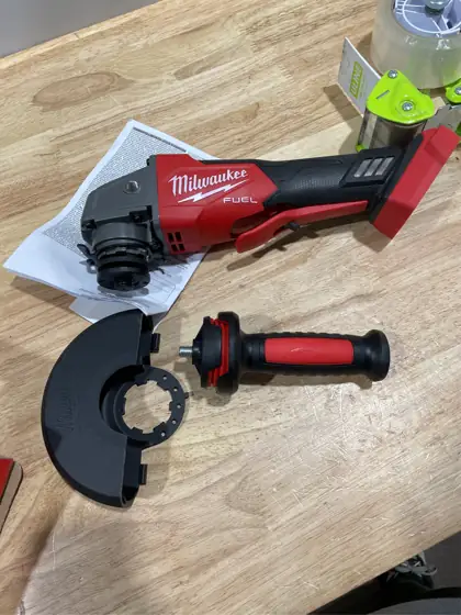 Milwaukee M18 FUEL Cordless 4-1/2… — Photo 4