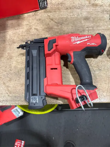 Milwaukee M18 FUEL 18 Ga.… — Photo 4