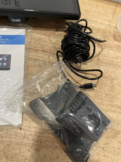 onn 10.3" Wireless CarPlay &… — Photo 6