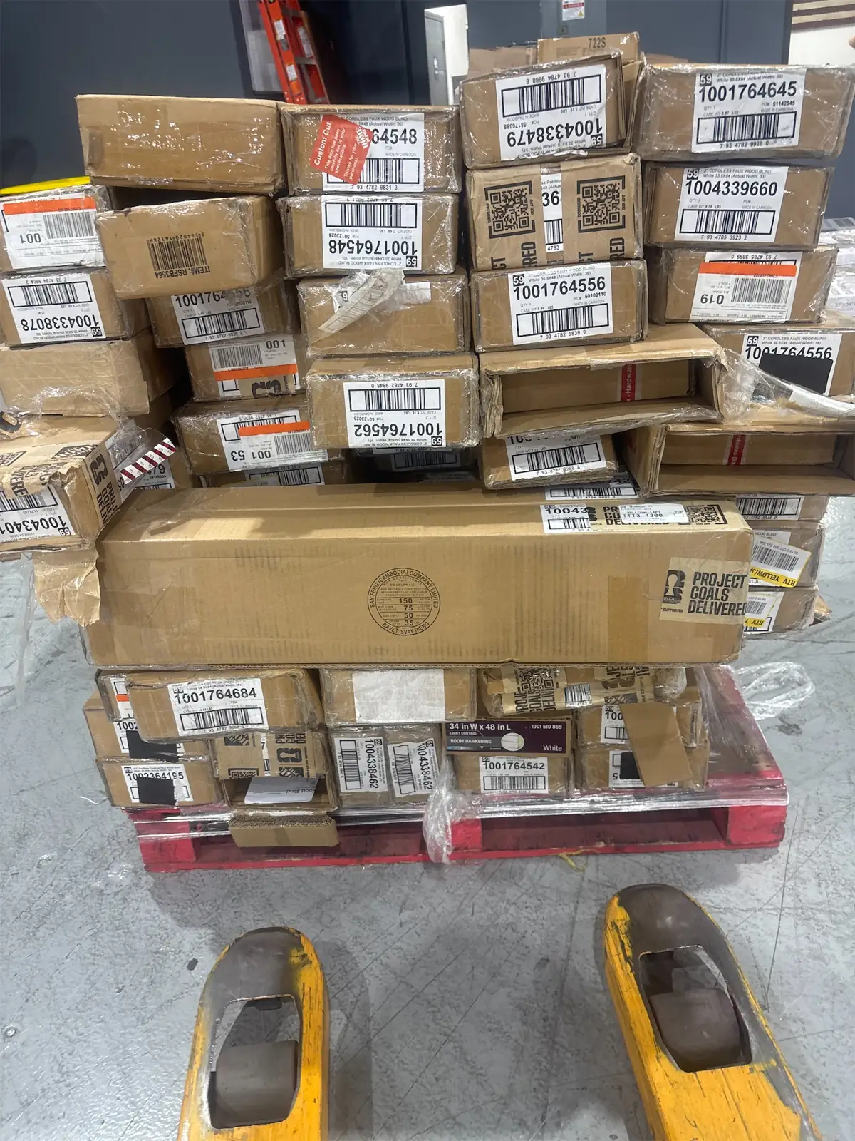 Pallets of assorted faux wood… — Photo 1