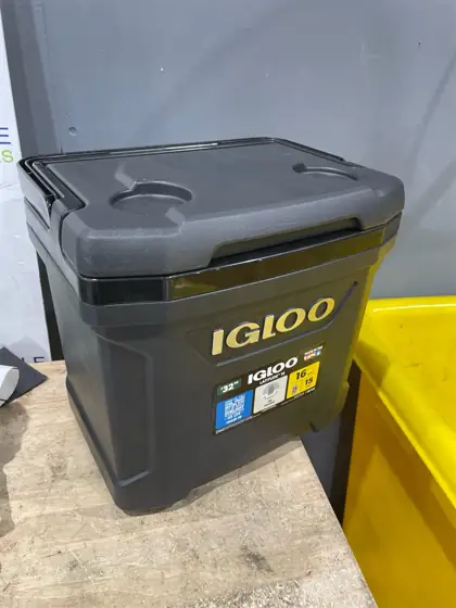 Igloos Cooler: Hard-Sided Ice Chest,… — Photo 3