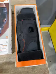 Shock Doctor Ultra Knee Support — Photo 2