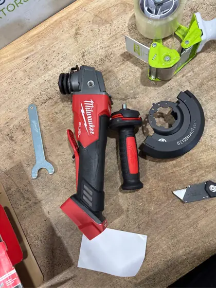 Milwaukee M18 FUEL Cordless 4-1/2… — Photo 4