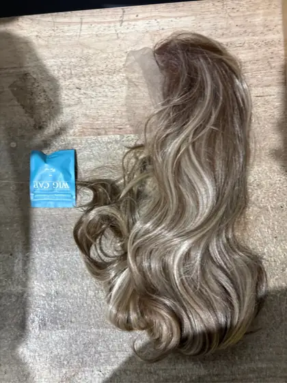 KOME Ash Blonde Layered Wavy… — Photo 3