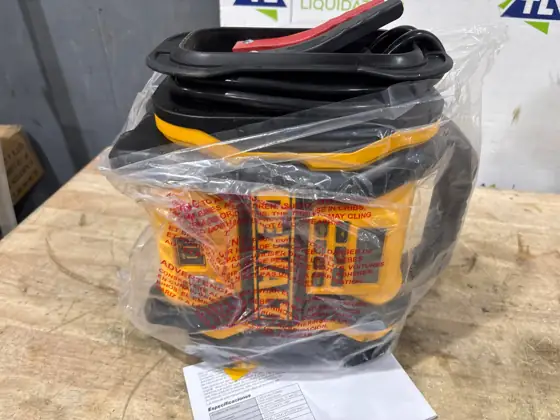 DEWALT Portable Power 2000 Peak… — Photo 4