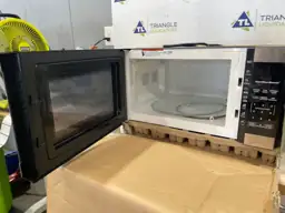 Hamilton Beach Countertop Microwave Oven,… — Photo 5