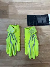 Nike youth football gloves — Photo 2