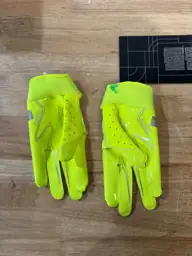 Nike youth football gloves — Photo 3