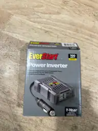 EverStart 100W Vehicle Power Inverter — Photo 3