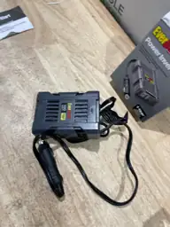 EverStart 100W Vehicle Power Inverter — Photo 5