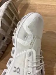 On cloud shoes — Photo 5