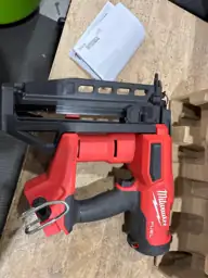 Milwaukee M18 FUEL 16 Ga.… — Photo 4