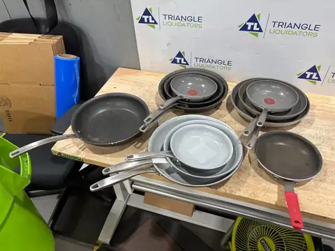 Costco cooking pans lot — Photo 1