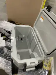 Igloo Yukon Performance 65 Quart… — Photo 4