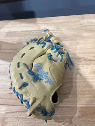 Rawlings first base mid — Photo 3