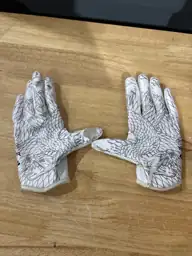 Adidas gloves — Photo 1