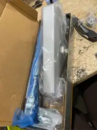 Medium-Duty Aluminum Commercial Door Closer — Photo 4