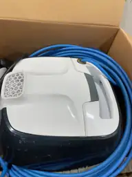 Dolphin Explorer E20 Robotic Pool… — Photo 6