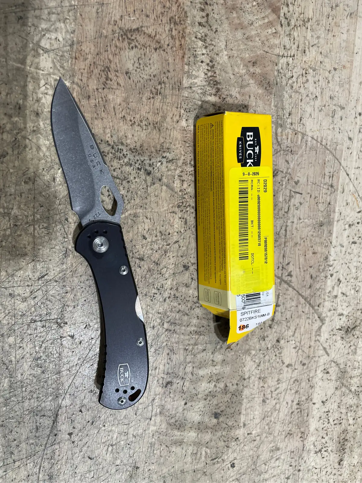 Buck 0722 Spitfire, Black — Photo 1