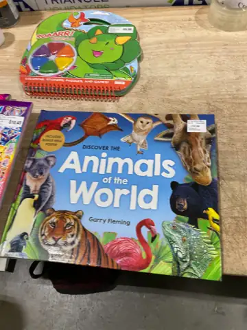 Walmart kids book lot — Photo 1