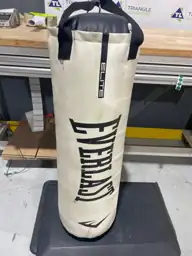 Everlast Elite Punching Bag |… — Photo 3