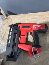 Milwaukee M18 FUEL 16 Ga.… — Photo 3
