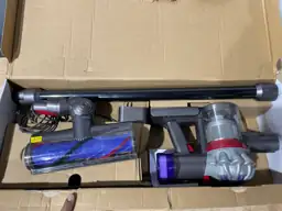 Dyson V8 Cordless Vacuum — Photo 3