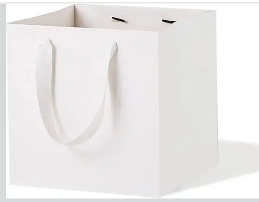 White Paper Gift Bag Lage… — Photo 1