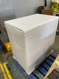 7 cu. ft. Manual Defrost… — Photo 4