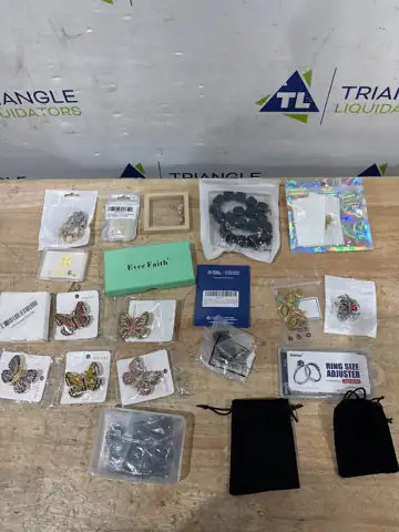 Accessories Lot — Photo 1