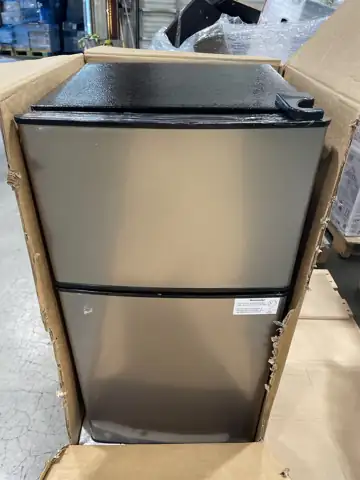 Compact Refrigerator — Photo 1