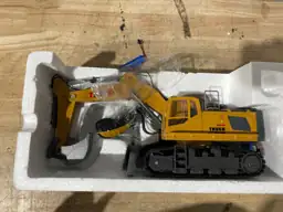 KIDMARKT 21" RC Excavator Toy,… — Photo 3