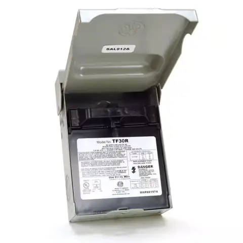30-Amp 120/240-Volt Fused AC Disconnect — Photo 1